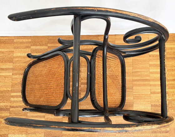 Vintage Schommelstoel Thonet Stijl, Zwart Gebogen Hout En Riet – Schommelstoelen, Wood (photo 5 of 8)