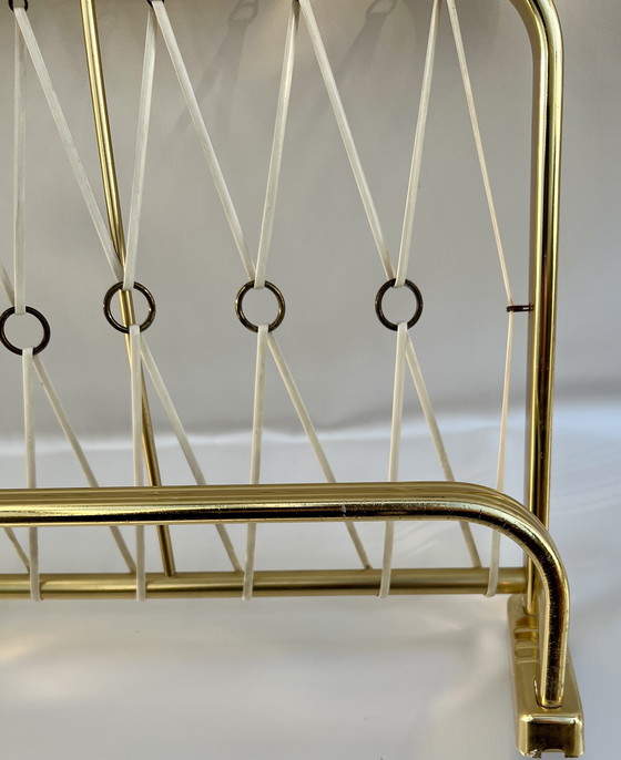 Image 1 of Revistero de pared de latón antiguo con bandas elásticas (alrededor de 1960)