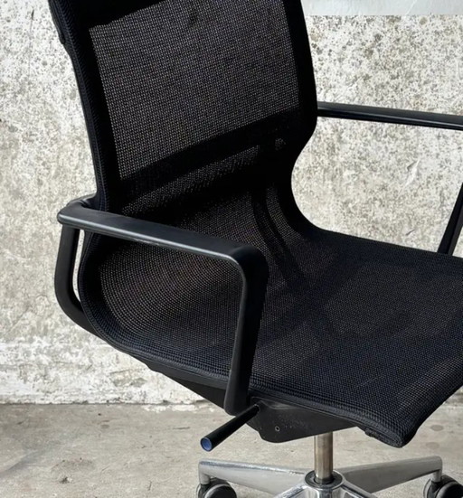 Chaise de bureau VITRA Physix réglable en maille noire sur roulettes