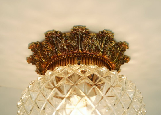 Image 1 of Plafondlamp uit het midden van de vorige eeuw, massief Belgisch getextureerd glas, verguld aluminium, jaren 70