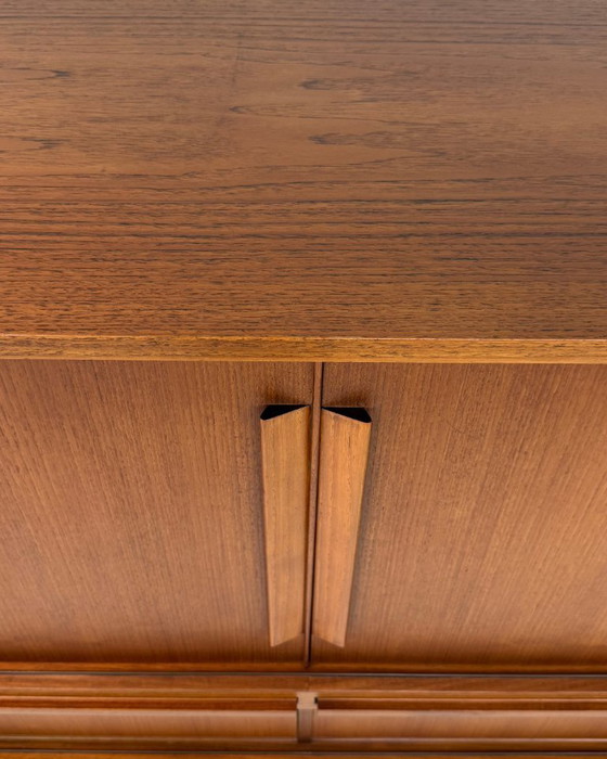 Image 1 of Deense vintage teakhouten dressoir uit de jaren 60 — Professioneel gerestaureerd