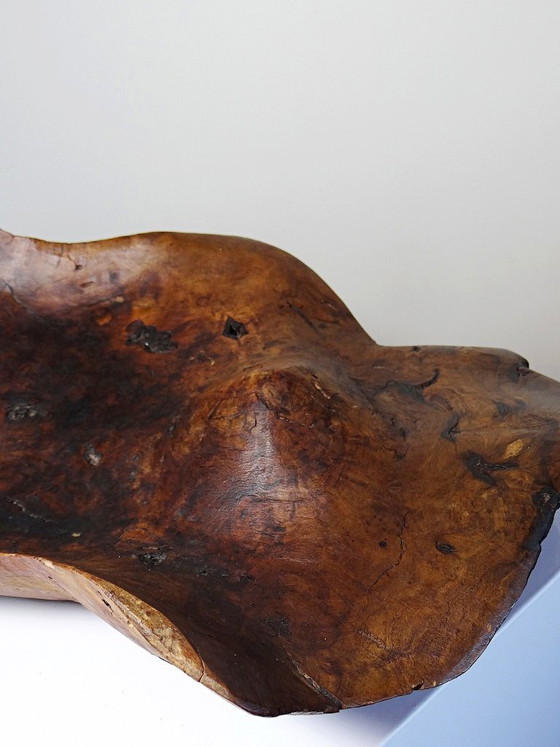 Image 1 of Grande coupe monoxyle en bois brut d'olivier foncé années 50