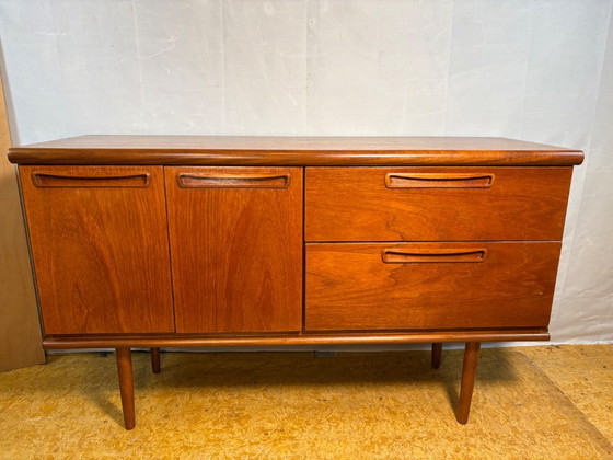 Buffet vintage Meredew en teck | Années 1960 | Design britannique du milieu du siècle Un buffet vintage en (photo 4 of 8)