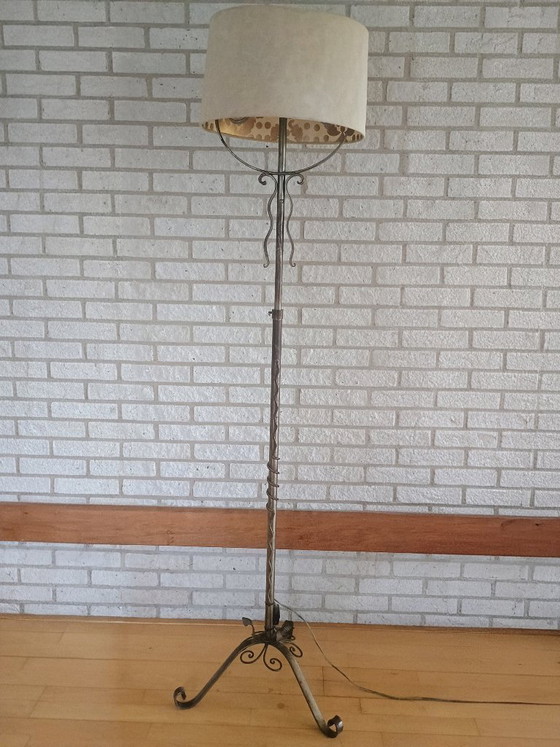 Image 1 of Elegant adjustable wrought iron floor lamp