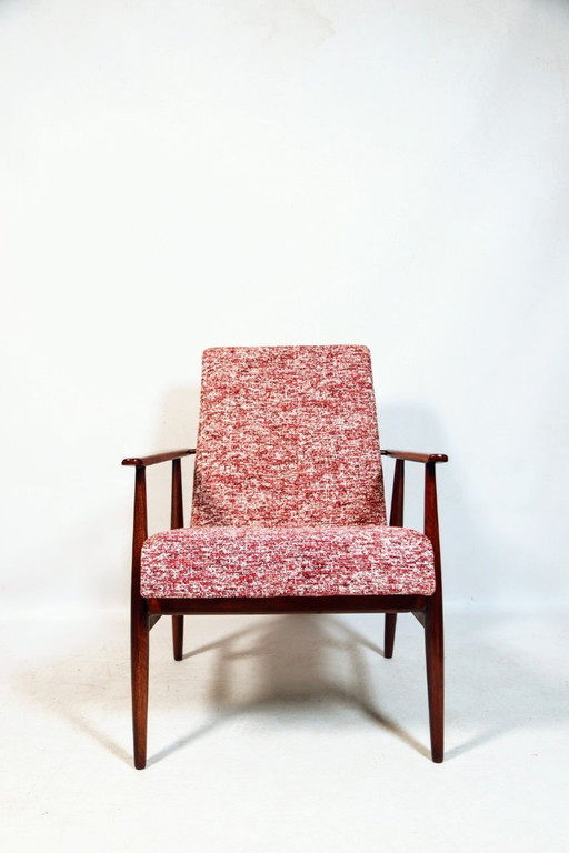 Scandinavische fauteuil en voetenbank rood kreeft boho 1970