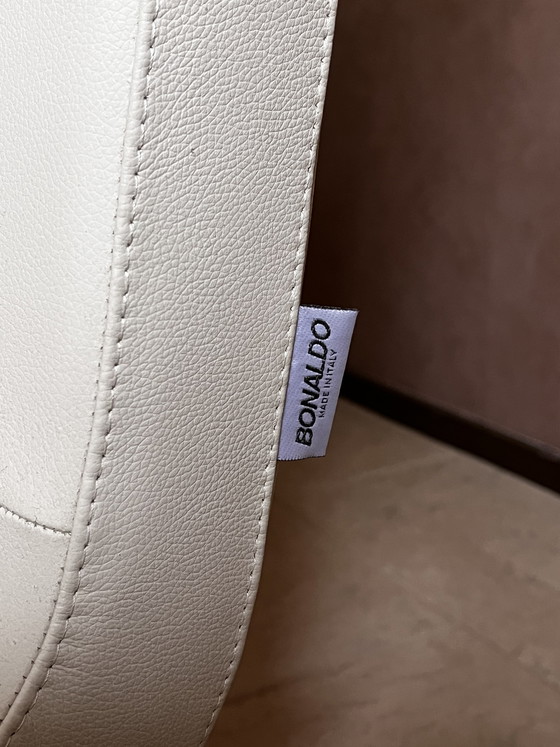 Image 1 of Tweepersoons bed van Bonaldo (wit leer)