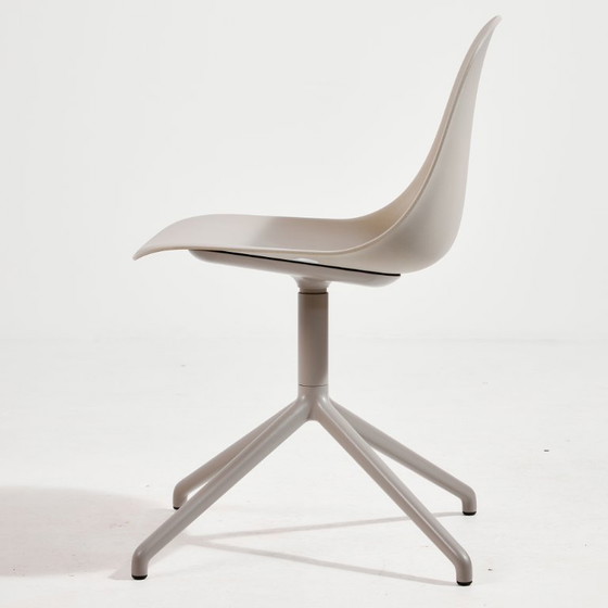 Image 1 of MK10515 Silla lateral de fibra de Iskos-Berlin para Muuto