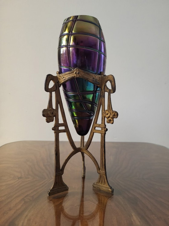 Jarrón de cristal iridiscente Loetz en latón, estilo Art Nouveau, Bohemia, ca. 1900. – Jarrones, Glass (photo 3 of 10)