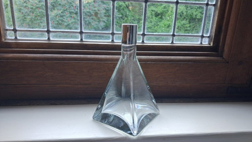 Caraffa triangolare con coperchio in metallo