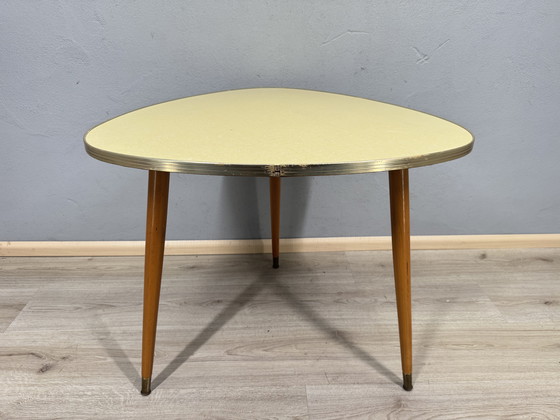 Image 1 of Tavolino vintage – piano in formica – treppiede – stile anni '50