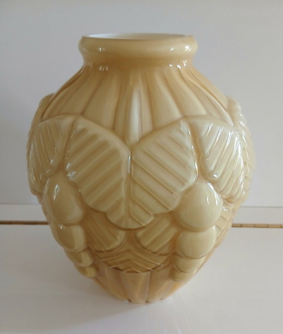 Art Nouveau opaline vase – Molded pressed glass, 1930s (photo 3 of 5)