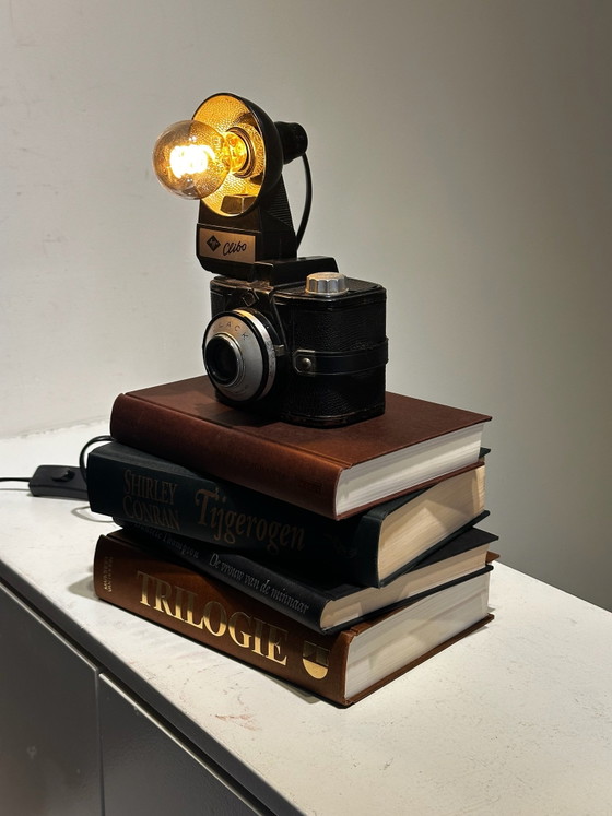 Unique camera table lamp on a stack of books – Glass, Metal (photo 3 of 8)