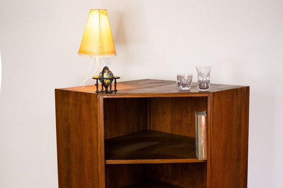 Image 1 of Hoekkast uit het midden van de vorige eeuw met haarspeldpoten