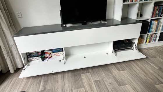 Image 1 of Parete attrezzata di design Interieurline con alzata per TV