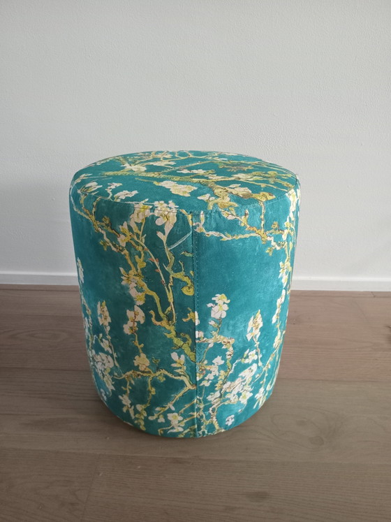 Pouf aus Van-Gogh-Blütenstoff – Hocker & Poufs, Textile, Velvet (photo 3 of 5)
