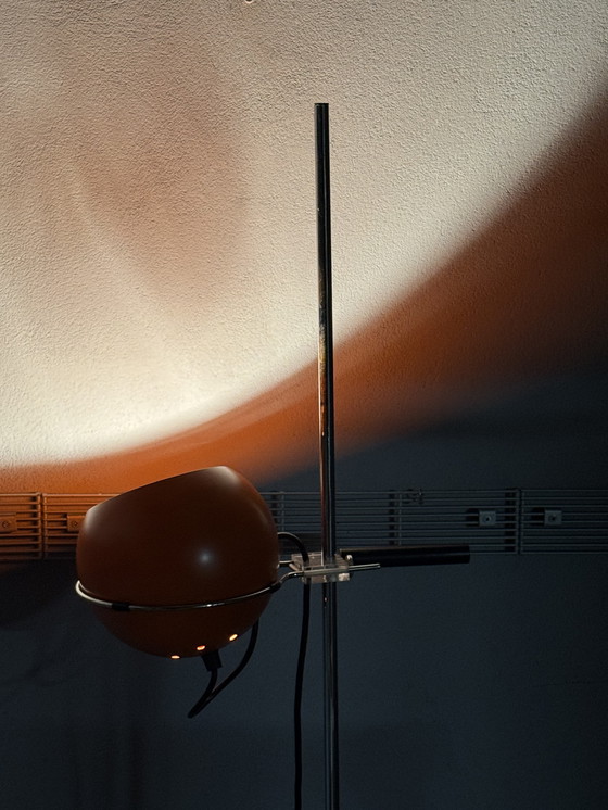 Image 1 of Lampada da terra vintage – Gepo / Gerda – paralume sferico in metallo arancione – design Space Age anni '70
