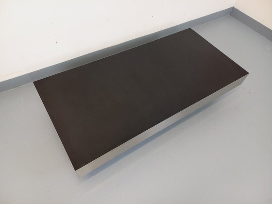 Image 1 of Vintage Willy Rizzo salontafel uit de jaren 70, gemaakt van geborsteld aluminium en zwart laminaat.