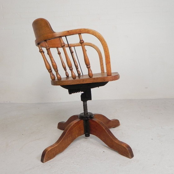 Image 1 of Silla de oficina de roble con sistema de muelles y altura regulable, década de 1930.