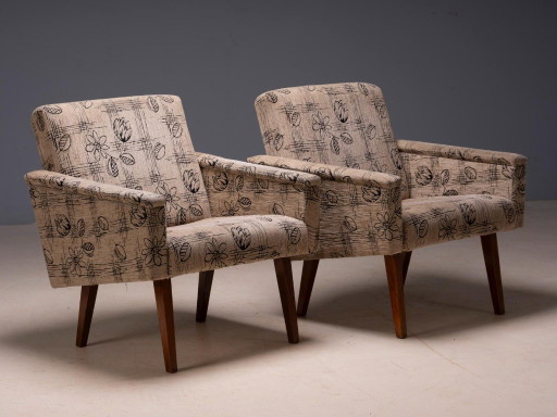 Par de sillones tapizados de mediados de siglo con tela floral, Checoslovaquia, 65 × 75 × 85 cm – fauteuils (photo 2 of 5)