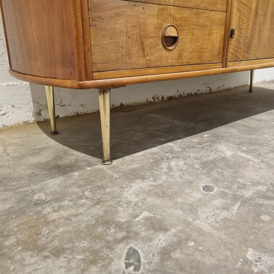 Image 1 of Credenza Fristho di William Watting, in noce e ottone, anni '50.