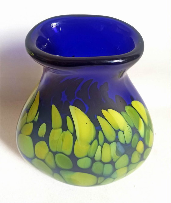 Cobalt Blue Vase with Makora Yellow Inclusion, Height 33 cm – Glass (photo 5 of 13)