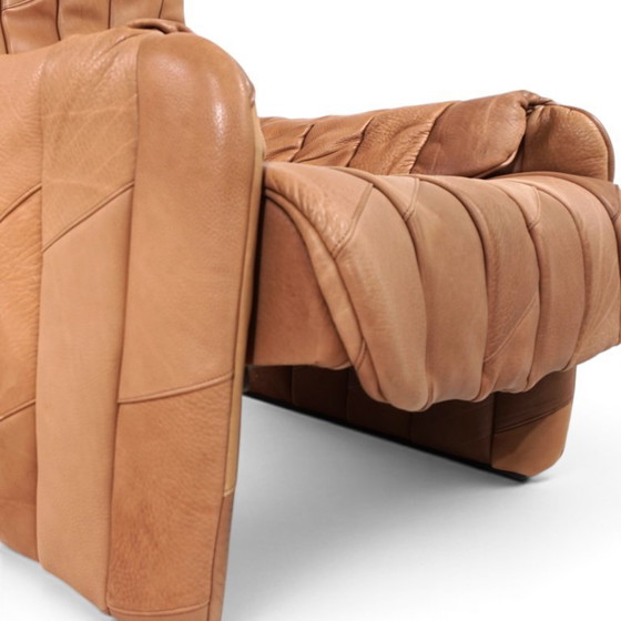 Image 1 of De Sede Ds 50 fauteuil met voetenbank, bekleed met buffelleer en patchwork, 1970