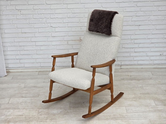 Anni '70, design scandinavo, sedia a dondolo con schienale alto, rivestita. – Sedie a dondolo, Tessile, Legno (photo 9 of 24)