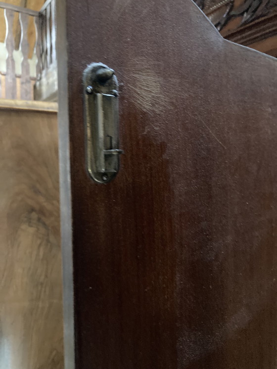 Image 1 of Art deco / nouveau gabinete de chapa de libro de nogal