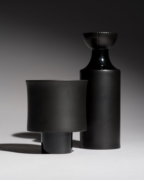 Image 1 of Tapio Wirkkala Porcelaine Noire Vase Duo Rosenthal MCM Chic Minimalist & Iconic