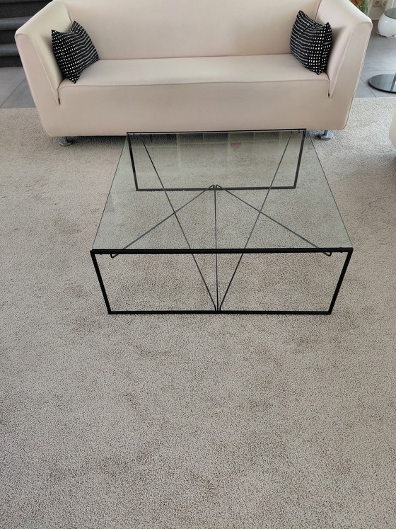 Image 1 of Mesa de centro de diseño de cristal y metal