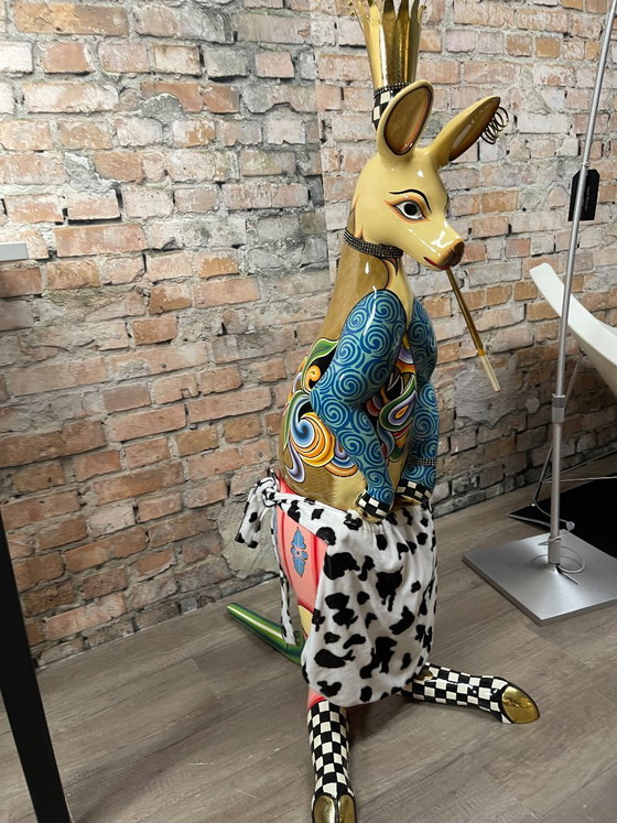 Image 1 of Skippy, el canguro drag de Tom