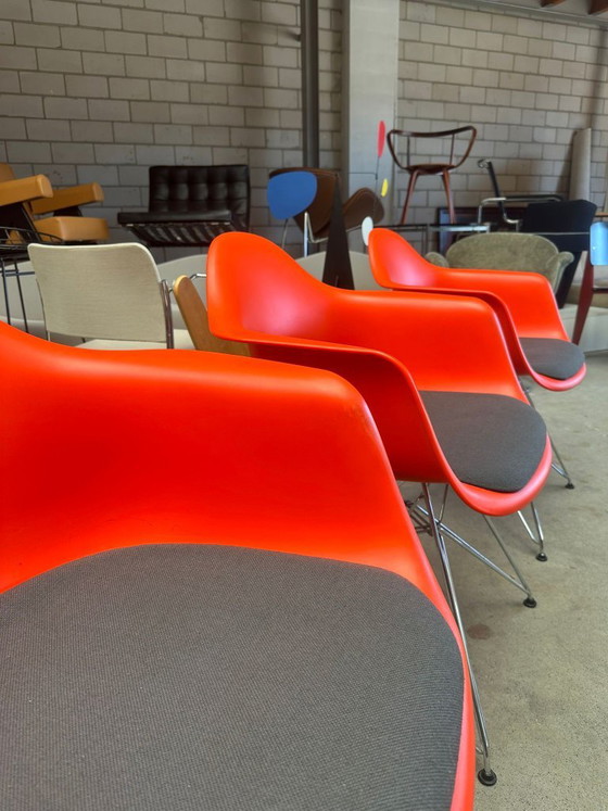 Silla Vitra Eames DAR, Charles y Ray Eames (stock: 8) – Sillones, Plástico, Textil (photo 6 of 6)