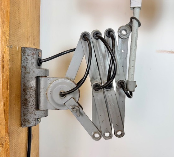 Image 1 of Industriële grijze schaarwandlamp, jaren 60