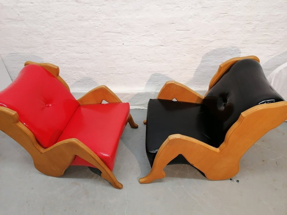 Image 1 of Deux fauteuils Pop Art, en forme d'homme et de femme, années 1970/80