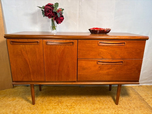 Buffet vintage Meredew en teck | Années 1960 | Design britannique du milieu du siècle Un buffet vintage en teck d'une