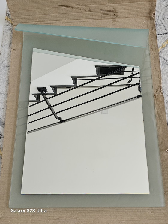 Image 1 of 80's mirror in perfect condition with curved design