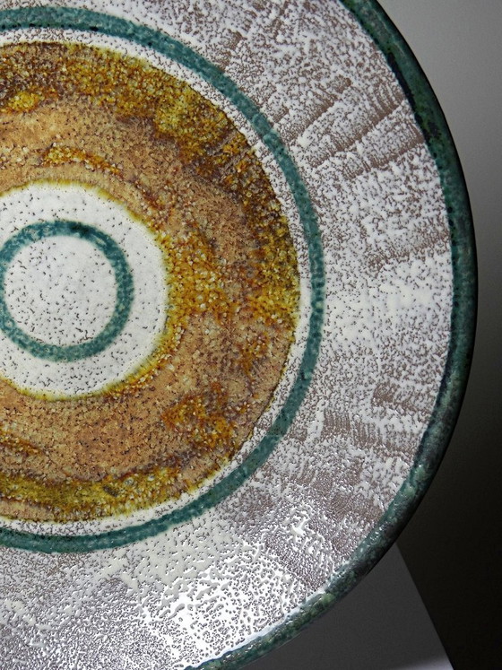 Image 1 of Grande ciotola artistica in ceramica vintage degli anni '50-'60, adatta come decorazione da parete o come fruttiera.