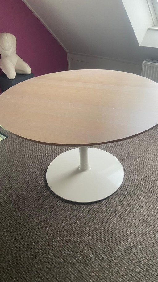 Artifort table