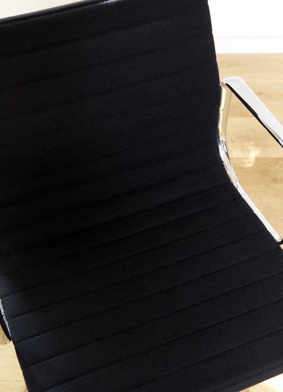 Image 1 of Silla Charles &amp; Ray Eames Aluminium Group EA 108 para Vitra
