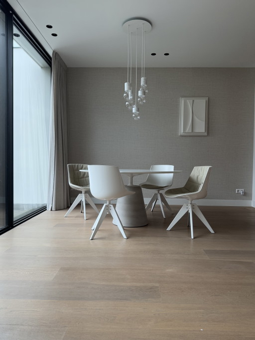 MDF Italia Rock Table e Flow Chair Set da pranzo