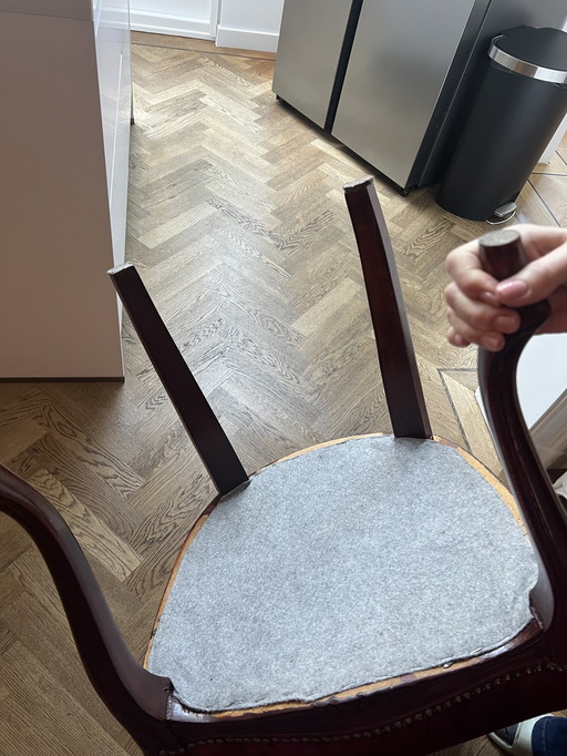 sedia classica appena rivestita