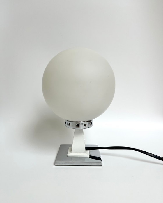 Image 1 of Lampe de table vintage en verre opalin blanc – années 1970