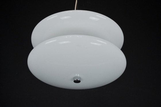 Image 1 of Grote kroonluchter van wit Murano-glas uit het midden van de 20e eeuw, vervaardigd door Vistosi. Jaren 70.