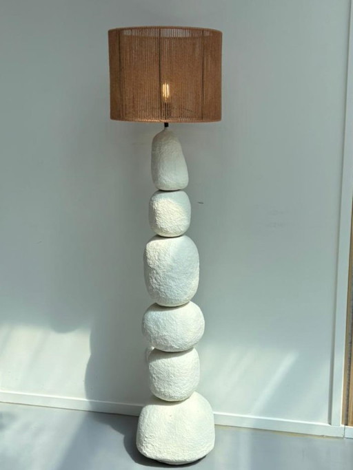 Stehleuchte „Light and Living“ in Marree Creme