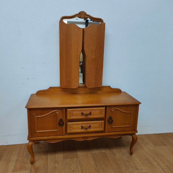 Image 1 of Tavolo da trucco vintage in stile Queen Anne, con specchio a trittico.