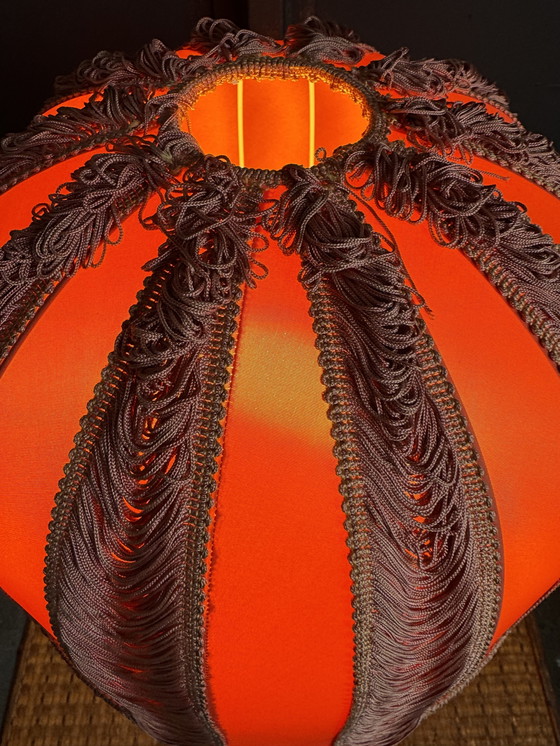 Image 1 of Gran lámpara de los años 60 en forma de campana con pantalla con flecos