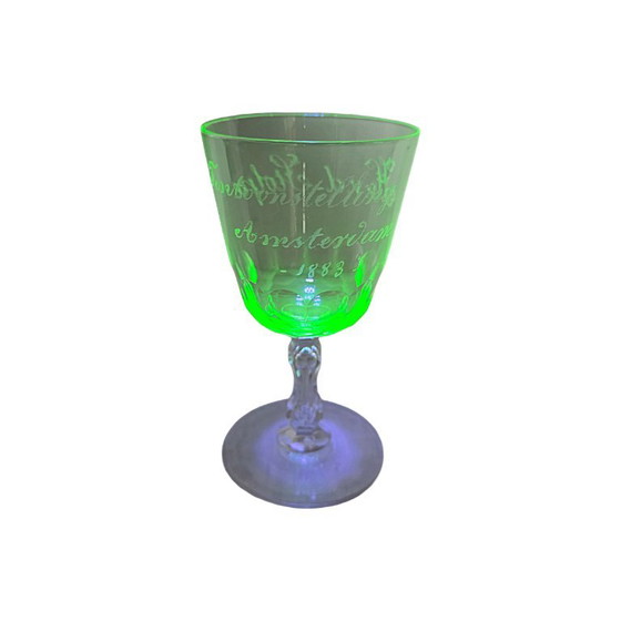 Verre à vin ancien en cristal d'uranium, Amsterdam, datant de 1883 – Verres et carafes, Glass (photo 2 of 8)