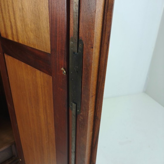 Image 1 of Armadio in legno intagliato in stile francese Luigi XV con ante a specchio