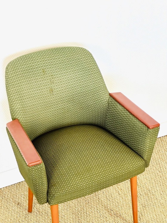 Image 1 of Vintage fauteuil met groene wandtapijtbekleding, 1960