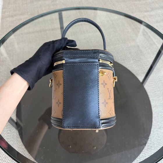 Image 1 of LOUISE VUITTON CANNES MONOGRAM REVERSE HANDTAS